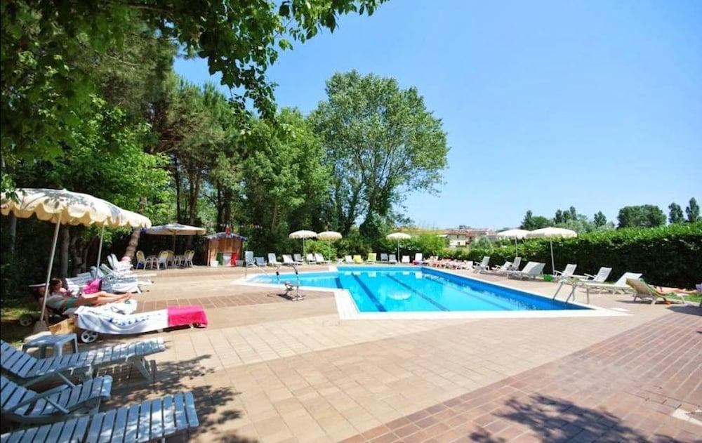 Hotel Plutone Cervia Bagian luar foto