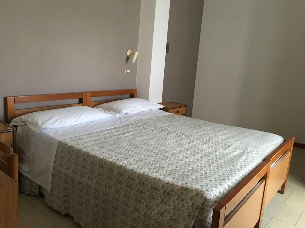 Hotel Plutone Cervia Bagian luar foto