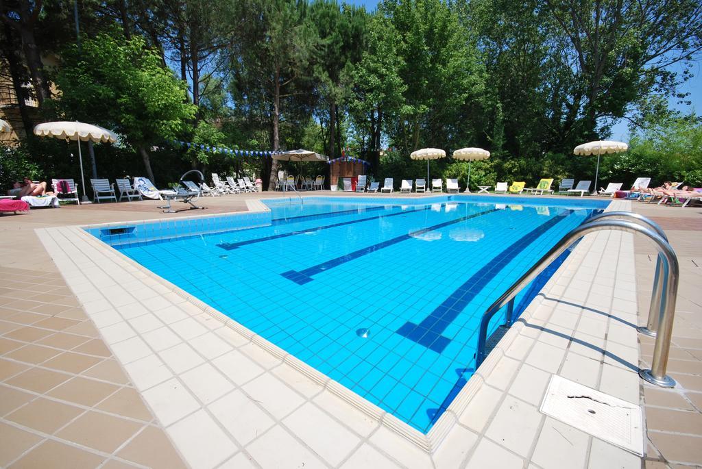 Hotel Plutone Cervia Bagian luar foto