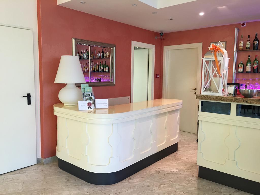 Hotel Plutone Cervia Bagian luar foto