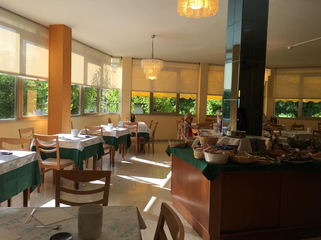 Hotel Plutone Cervia Bagian luar foto