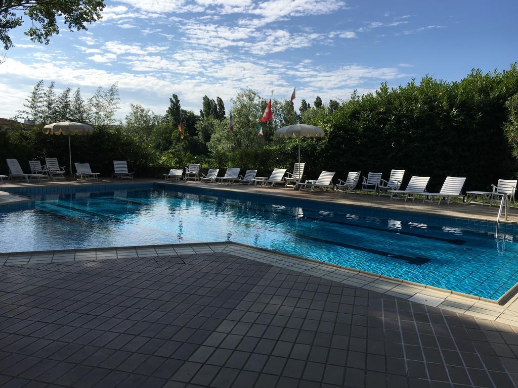 Hotel Plutone Cervia Bagian luar foto